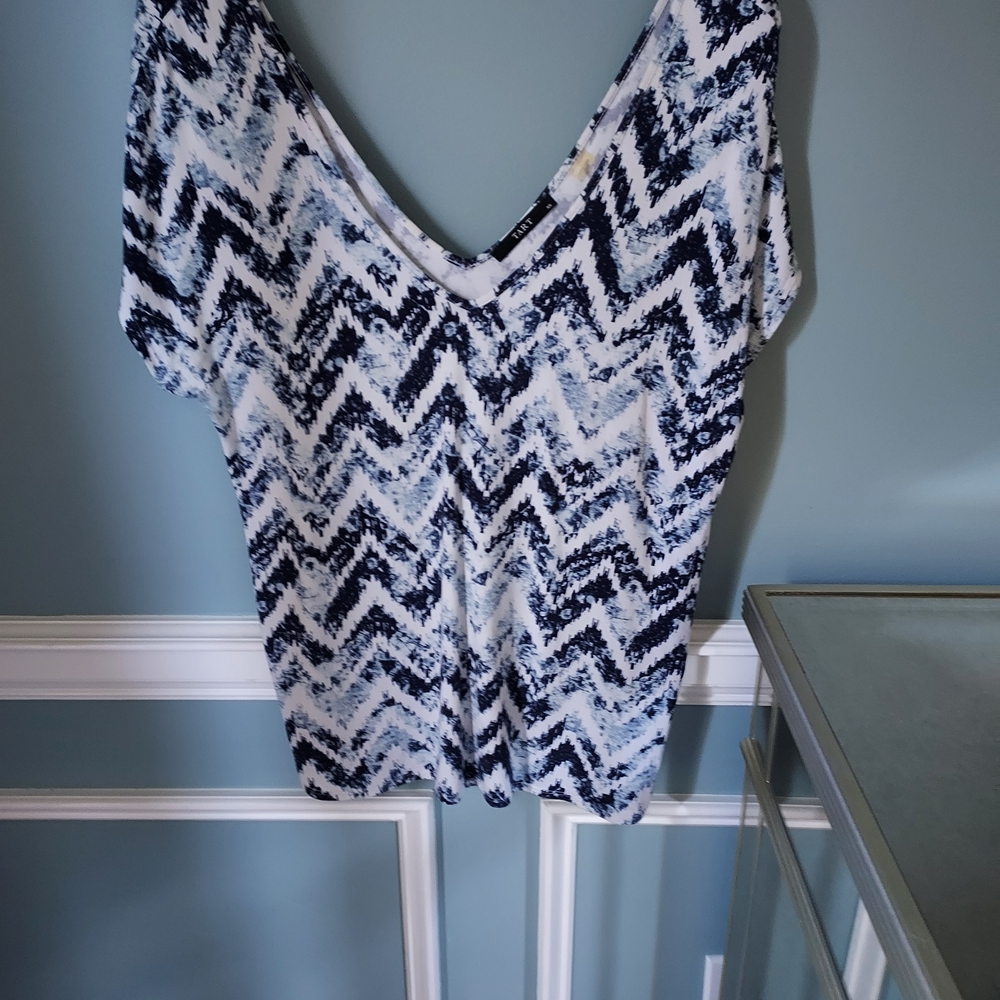 Tart Navy and White Zigzag Short Sleeve Top